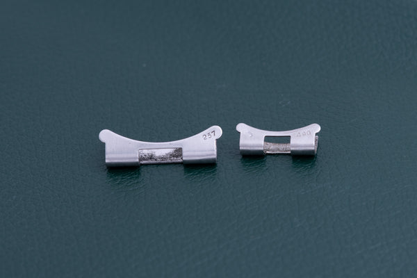 Load image into Gallery viewer, Rolex Endpieces one 257 and one 490 FCD24679
