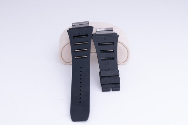 Load image into Gallery viewer, Richard Mille Black Rubber Strap RM 11 FCD25052
