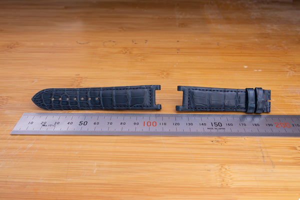 Load image into Gallery viewer, Cartier 21x21mm Blue Alligator Strap FCD29240
