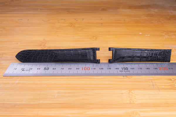 Load image into Gallery viewer, Cartier 20x18mm Black Alligator Strap FCD29241
