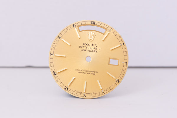 Load image into Gallery viewer, Rolex Day-Date Oyster Quartz Champagne Stick Dial for 19018 FCD30417
