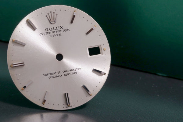 Load image into Gallery viewer, Rolex Silver Date dial for model 1500 w/ sword style hand set FCD17582
